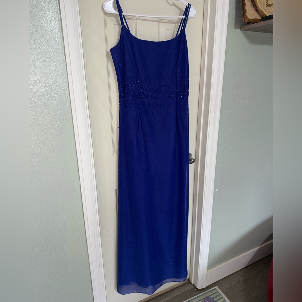 Vintage Women’s Elegant Blue Evening Dress with Beading